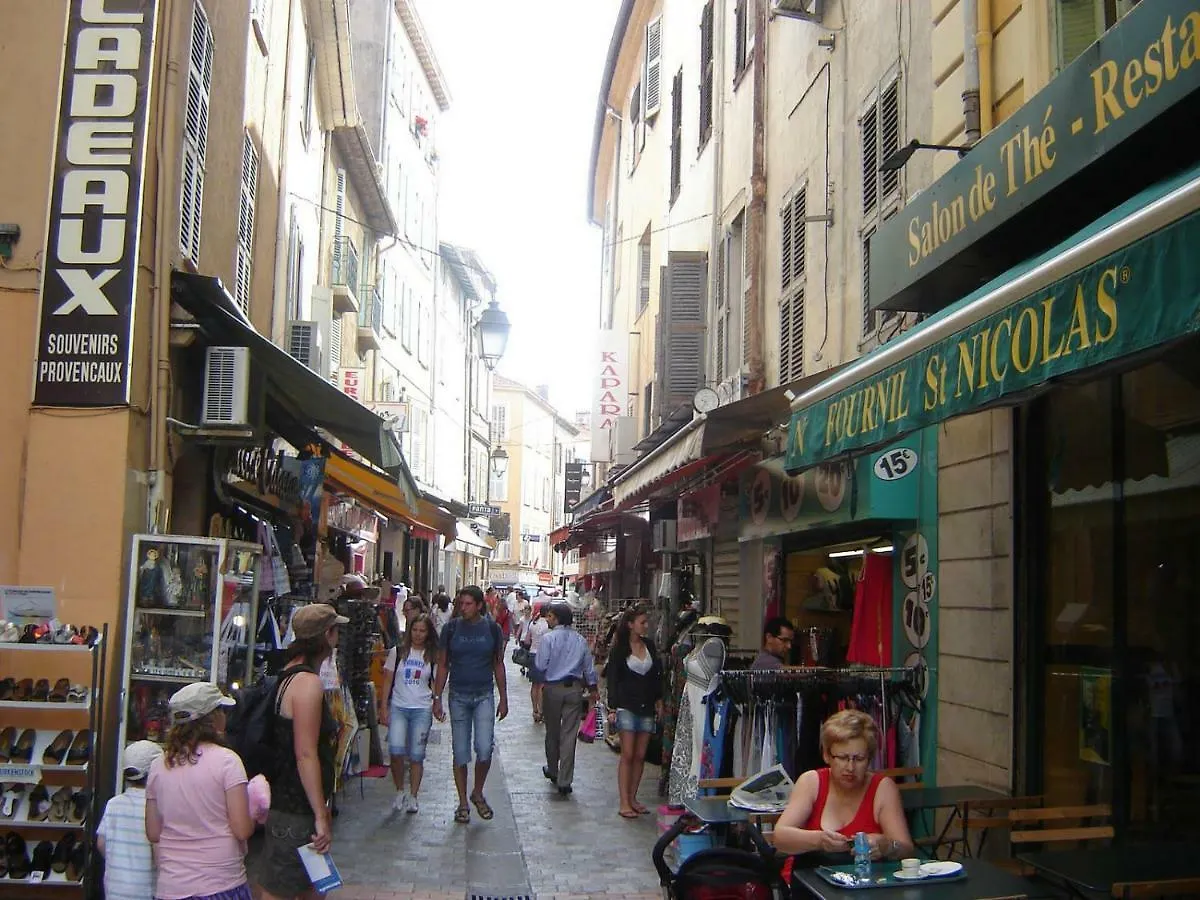 Un Coin De Campagne En Ville Le Cannet France